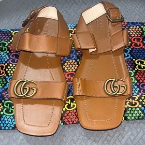 RARE SET Gucci Marmont Tan Leather Flat Sandals Size 39 / US 9 + Rainbow Dustbag